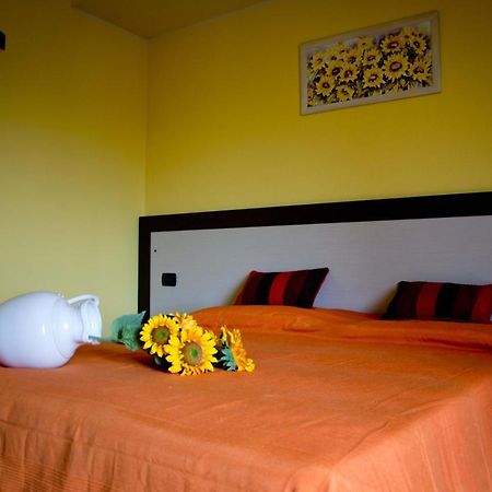 Agriturismo Monbertola Govone Εξωτερικό φωτογραφία