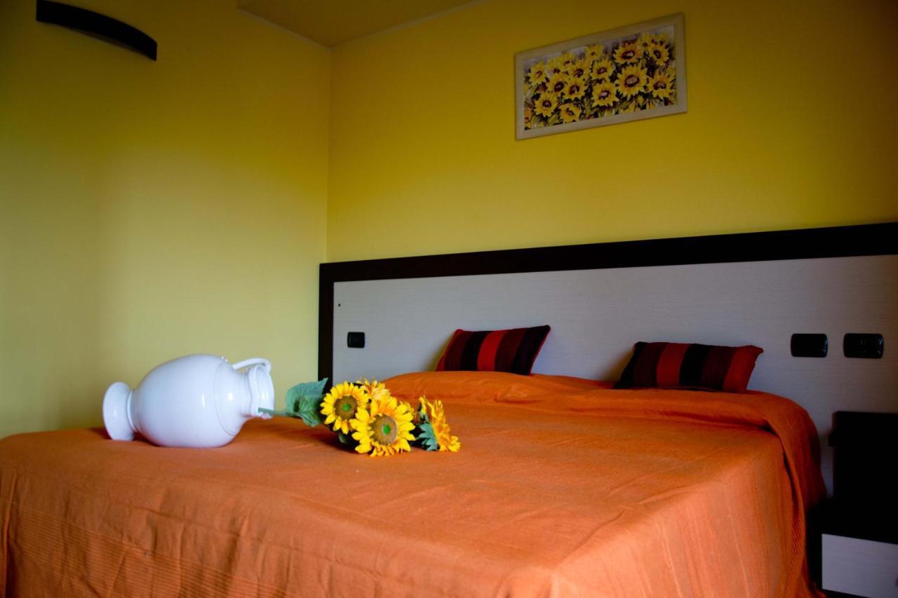 Agriturismo Monbertola Govone Εξωτερικό φωτογραφία